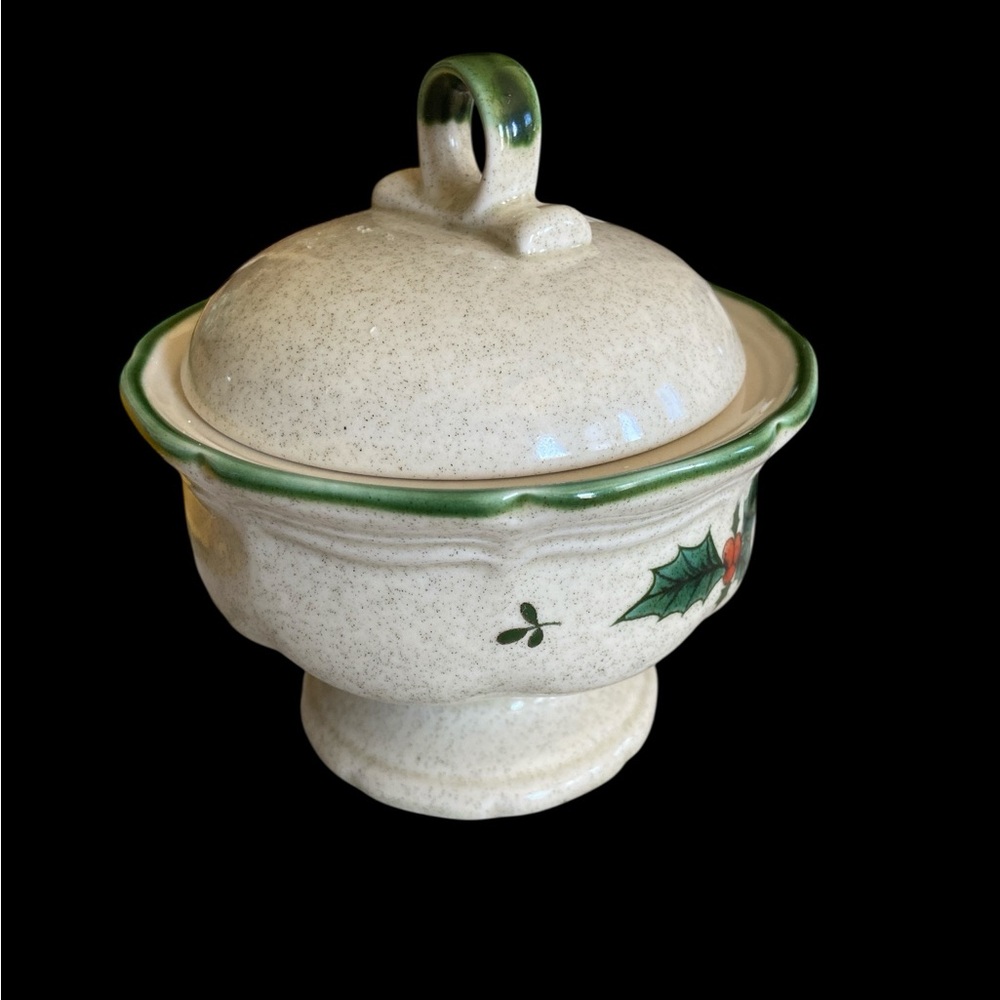 Mikasa Cream and Green Covered sugar Bowl with Holly Design - Picture 2 of 7